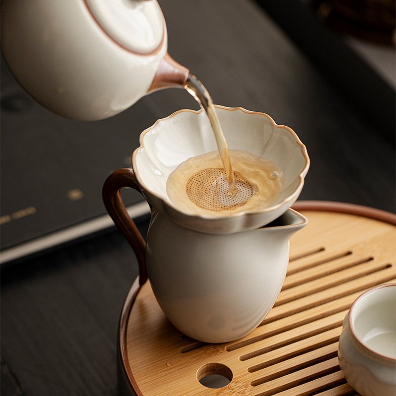 Beige Ruyao Lotus Tea Strainer Set