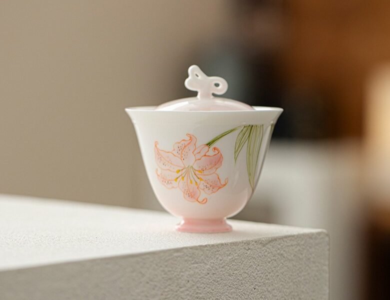 Blush-Lily-Butterfly-Gaiwan