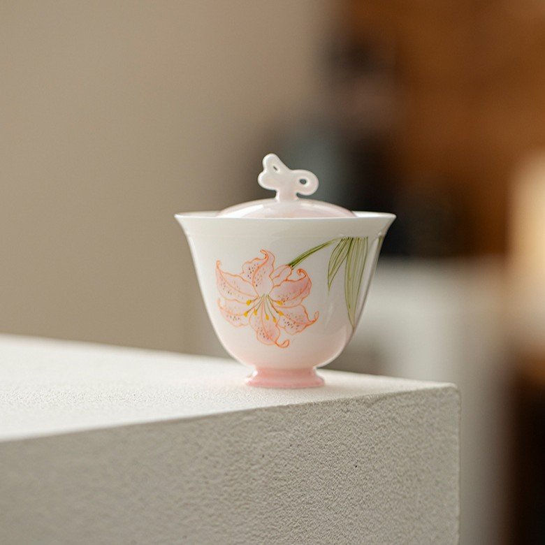 Blush-Lily-Butterfly-Gaiwan